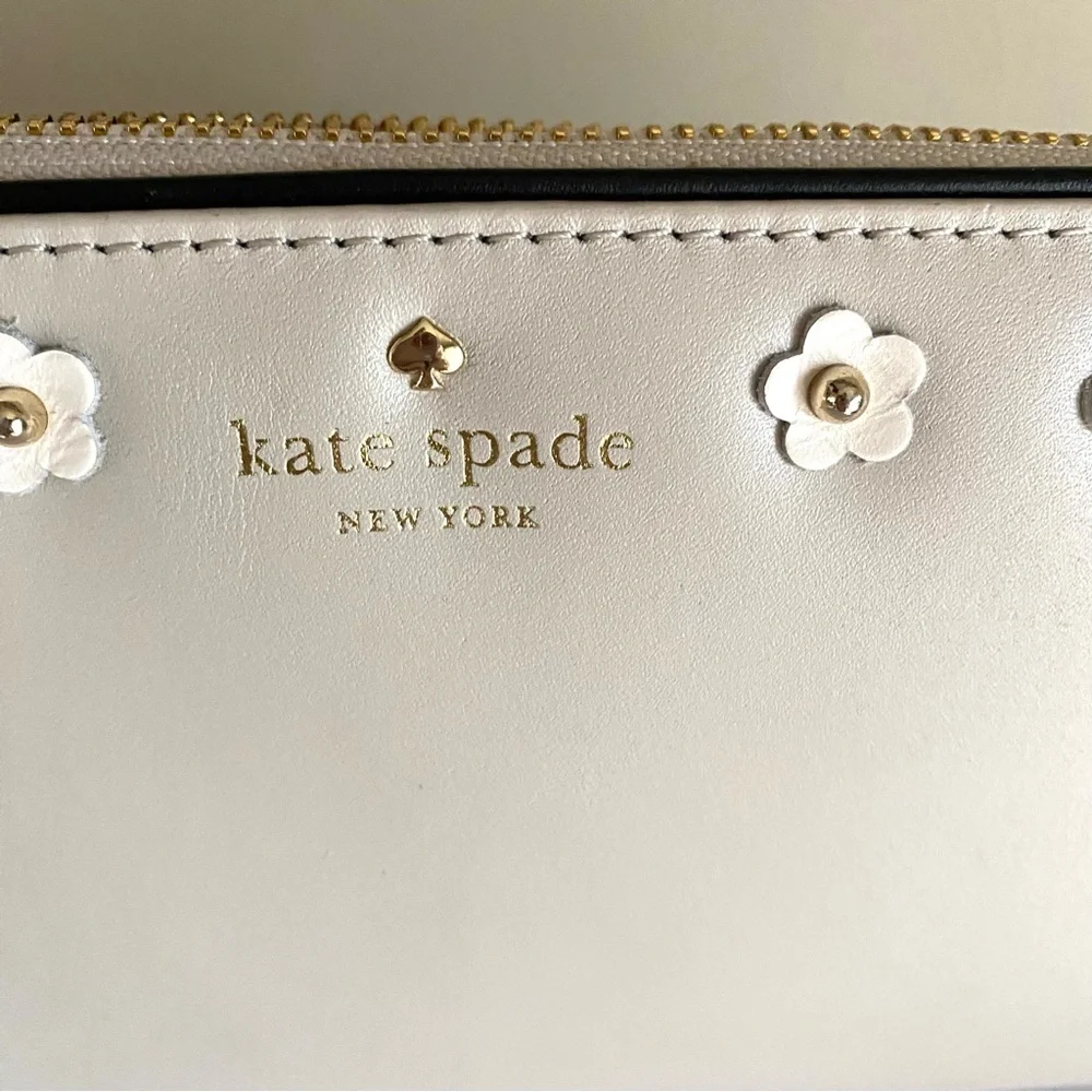 Kate Spade NWT Floral Applique Crescent Street Lacey Continental Wallet cream